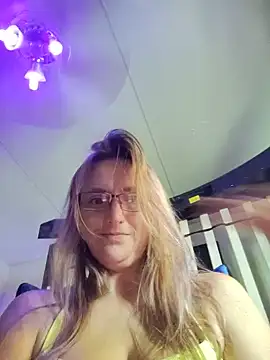 Queenle91 Adlı Modelin Canlı Sohbet Odası