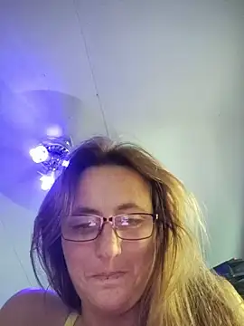 Queenle91 Adlı Modelin Canlı Sohbet Odası
