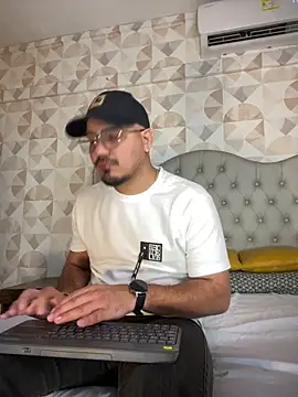 Pertunjukan Kamera Web Dante_Goldt