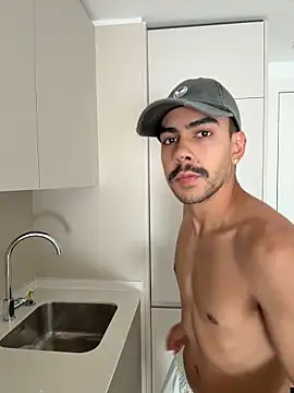 Show modela MassimoDuttiOF na web-kameri