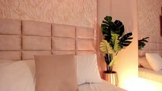 GinaSalanne Adlı Modelin Canlı Sohbet Odası