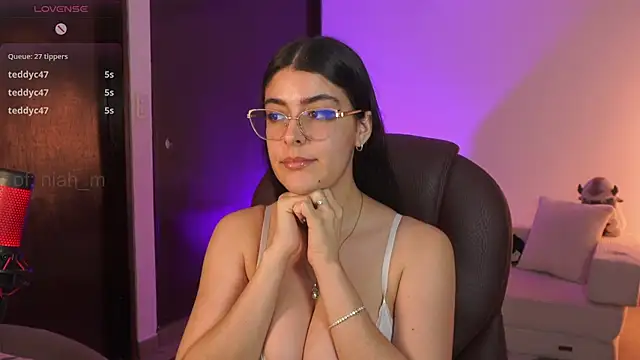 _Niah Adlı Modelin Canlı Sohbet Odası