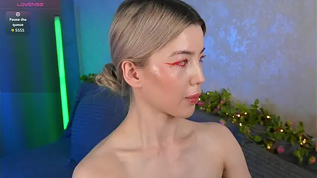 LindaThackerr's Live Chat Room