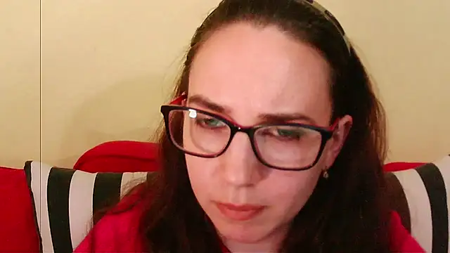 EmilyHotAngel élő chatszobája