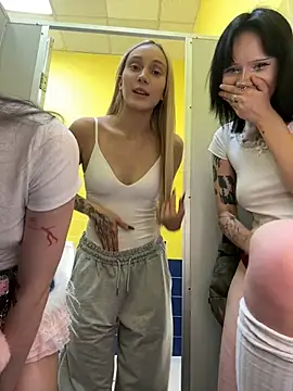 Seks show uživo modela sukidaa na kameri