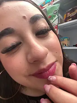 IvySanchez_Pinkk Ruang Obrolan Langsung