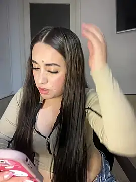 חדר צ'אט בשידור חי ש ל IvySanchez_Pinkk