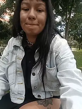 Chat soba uživo modela Bathory777