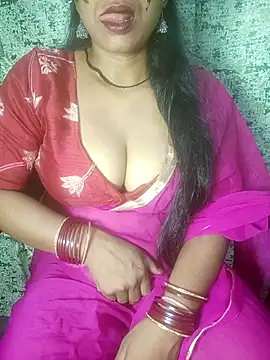 Juli_80 Adlı Modelin Canlı Sohbet Odası
