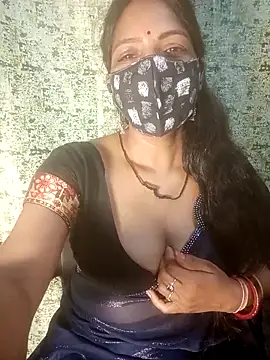 Juli_80 Adlı Modelin Canlı Sohbet Odası