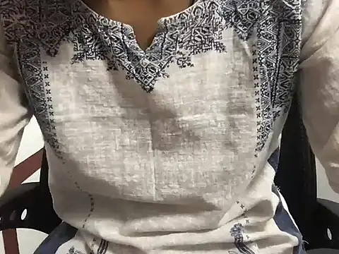 Maanvi_Gill Adlı Modelin Canlı Sohbet Odası