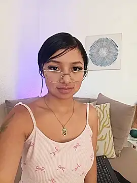 ห้องแชทสดของ Amelie_Perlie_