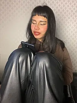 AntonellaCooper_Pink Adlı Modelin Canlı Sohbet Odası