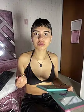 AntonellaCooper_Pink élő chatszobája