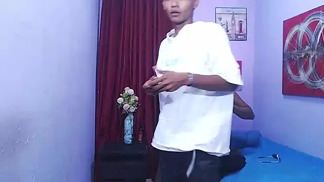 black_twinks Adlı Modelin Canlı Sohbet Odası