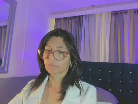 Phòng Chat Trực Tiếp lena_gray