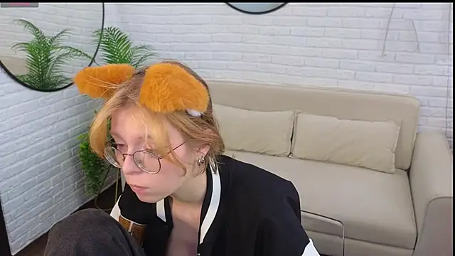 FoxxyyPolly Adlı Modelin Canlı Sohbet Odası