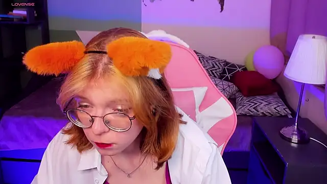 FoxxyyPolly's Live Chat Room