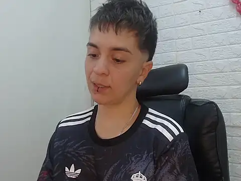 Hanna_Hott11's Live Chat Room