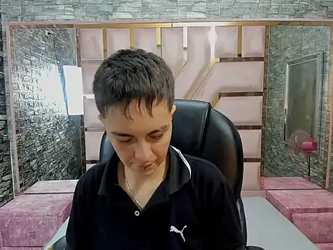 Hanna_Hott11's Live Chat Room