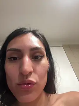 غرفة دردشة HottCherry المباشرة