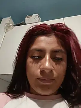 غرفة دردشة Alahia_Myers المباشرة