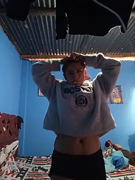 Alahia_Myers élő chatszobája