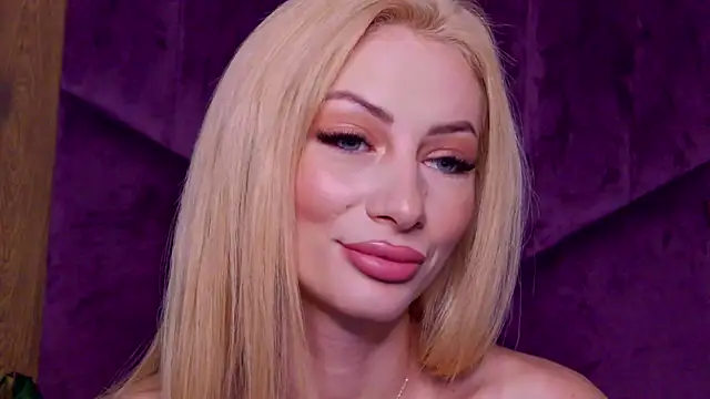 AngieShae Adlı Modelin Canlı Sohbet Odası