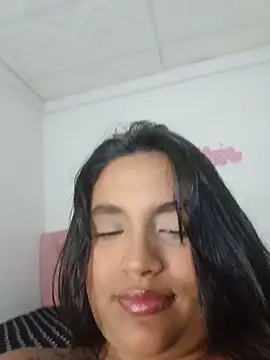 latin_indian Adlı Modelin Canlı Sohbet Odası