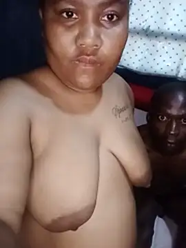 ChubbyMidgetxxx19 – Naživo chatovacia miestnosť