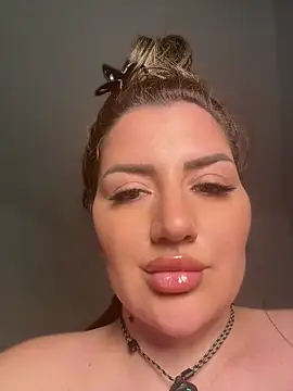 חדר צ'אט בשידור חי של SophieRoouse