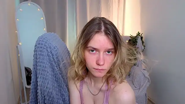 MilanaRayy's Live Chat Room