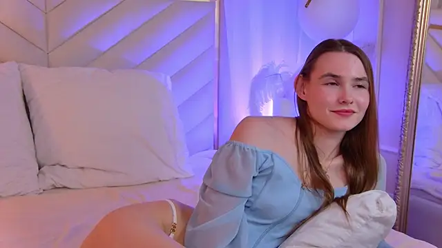 LillianYoung Adlı Modelin Canlı Sohbet Odası