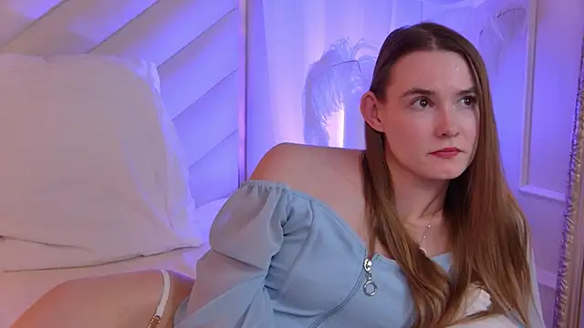LillianYoung Adlı Modelin Canlı Sohbet Odası