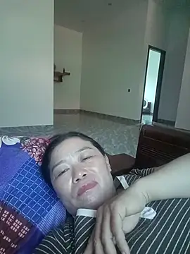 -Lytina- Adlı Modelin Canlı Sohbet Odası