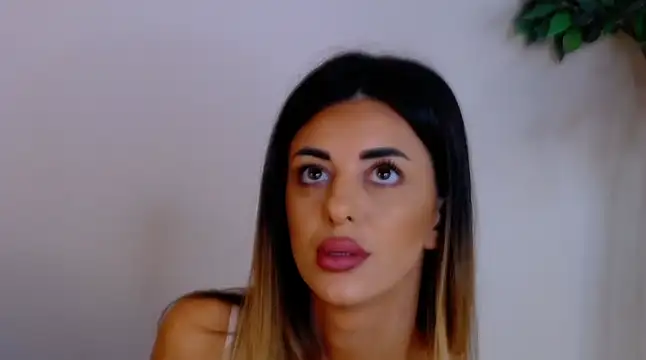 غرفة دردشة IvyLustt المباشرة