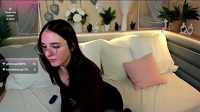 Maya_Winters' Live Chat Room