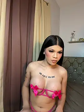 DanikaLovve Live Sex Cam-Show