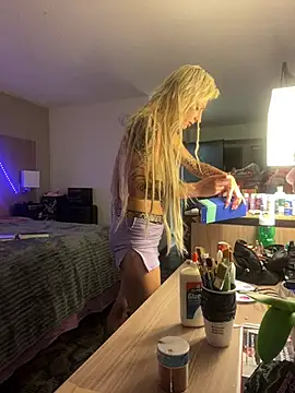 blonDDbombsheLL99 Live Chatraum