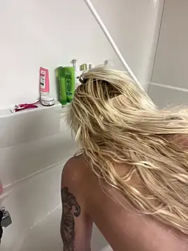 blonDDbombsheLL99 чат на живо