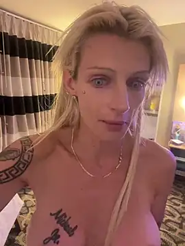 Živá chatovací místnost blonDDbombsheLL99