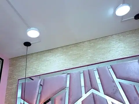 غرفة دردشة Emmily__Gold المباشرة