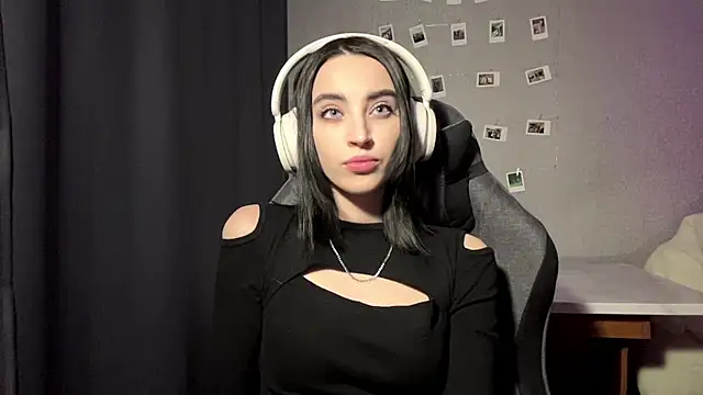 NightFoxxx Adlı Modelin Canlı Sohbet Odası