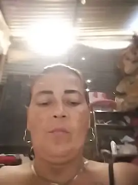 חדר צ'אט בשידור חי של kailiani12