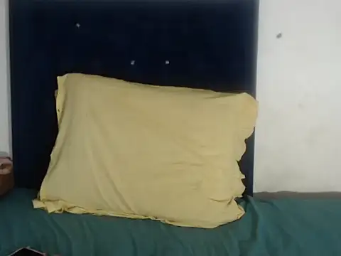 INNOCENTSLUT25 Live chatroom
