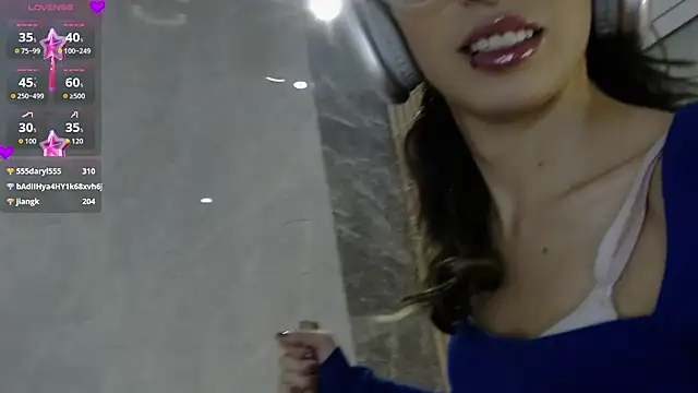 غرفة دردشة EmiliaBell_ المباشرة