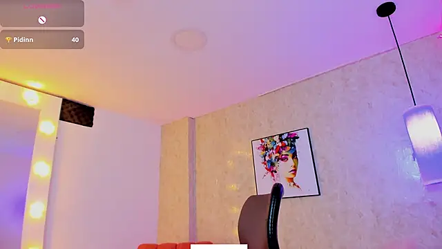 Littlee_Mia Adlı Modelin Canlı Sohbet Odası