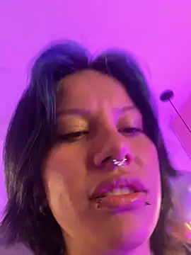 ห้องแชทสดของ Levii_Tatoo