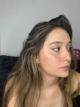 חדר צ'אט בשידור חי של Sarisloves