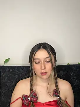 Sarisloves Adlı Modelin Canlı Sohbet Odası